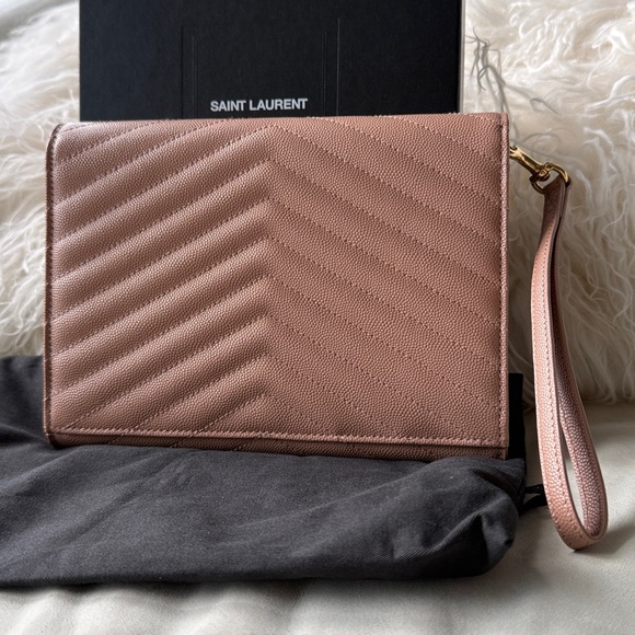 NWT, Saint Laurent Monogram Grain de Poudre Clutch Vintage Peach GHW, Ret. $850 - Picture 4 of 10